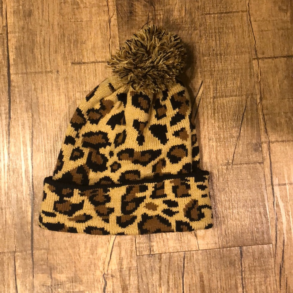 Super cute cheetah hat